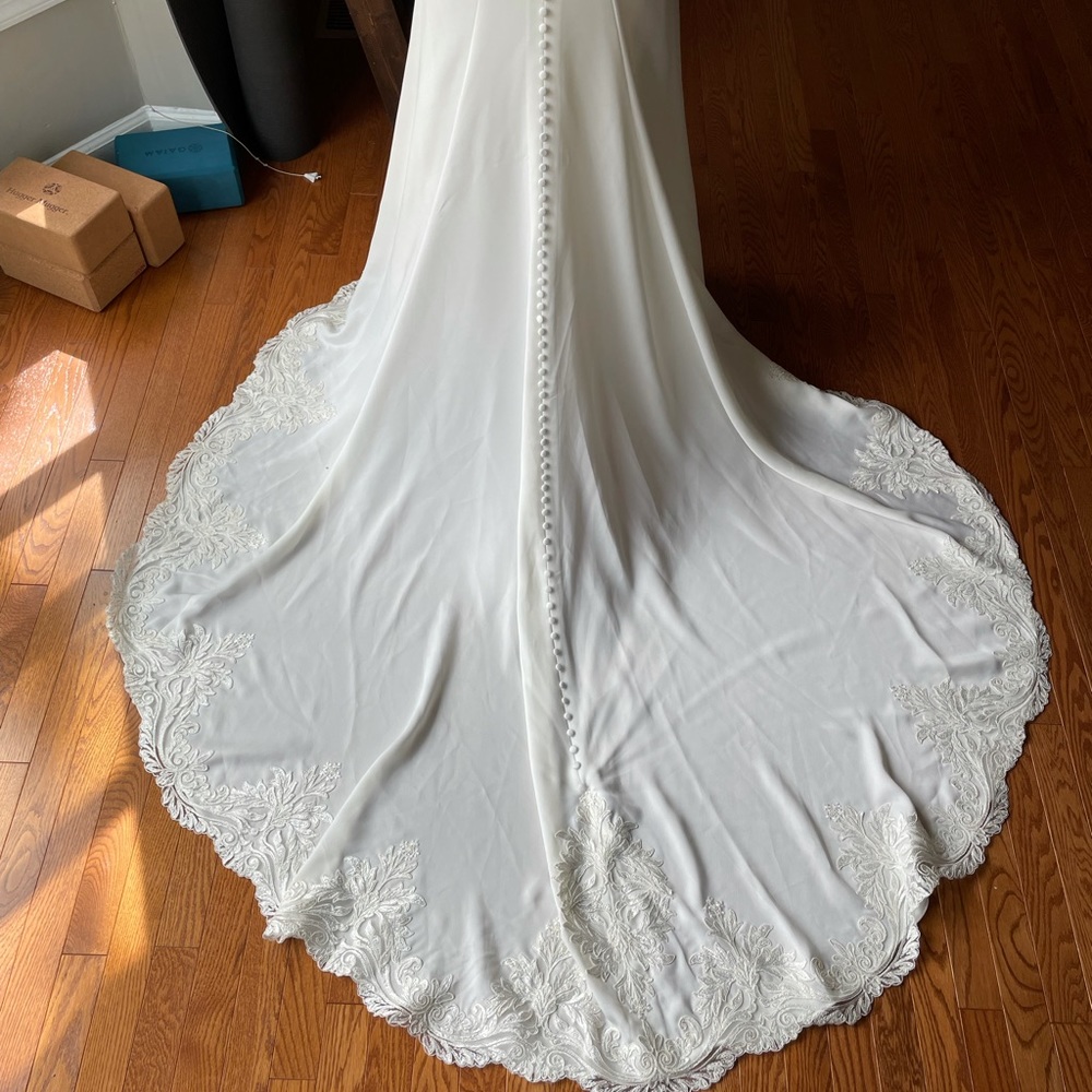Elegant White Lace Wedding Dress - Picture 7 of 7